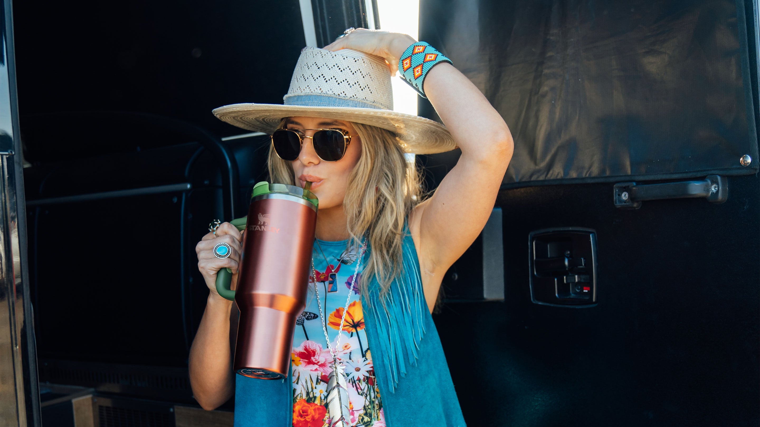 Lainey Wilson Releases Her Second Collaboration With Stanley— the 'Country  Gold' Tumbler